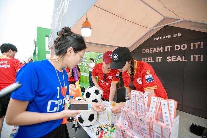 觅运动健康新品首秀点燃苏超赛场开元棋牌45万人同场沸腾！追(图2)